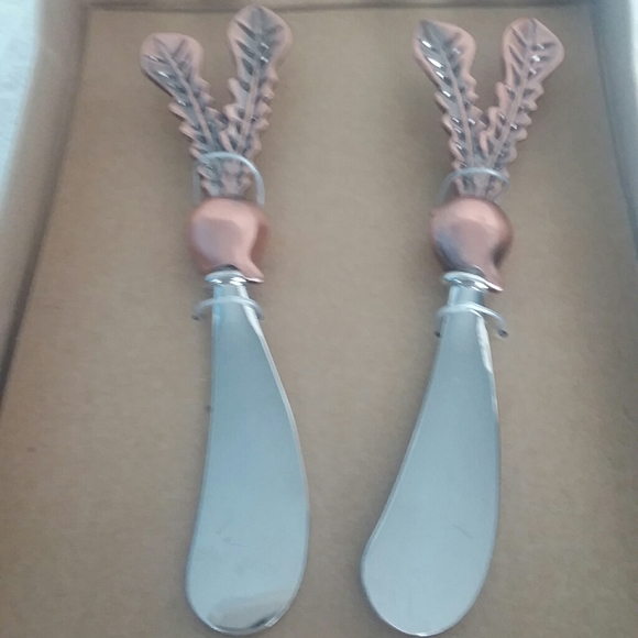 URBANFARM Spreaders With Beet Handles - Picture 3 of 3